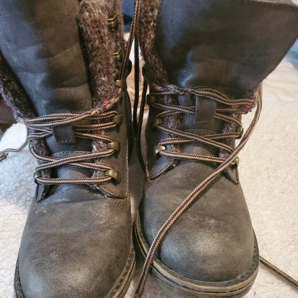Short‎ booties